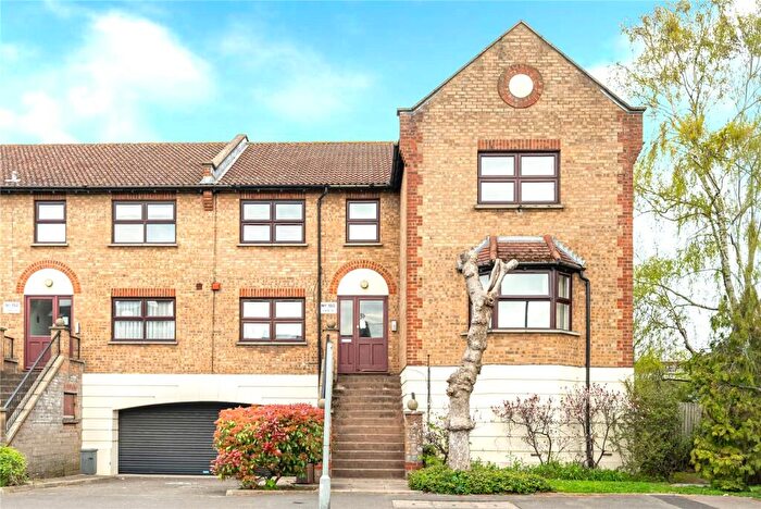 2 Bedroom Flat For Sale In Coppermill Lane, Walthamstow, London, E17