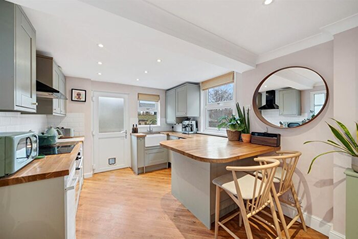 2 Bedroom Maisonette For Sale In Meadow Road, Shortlands, BR2