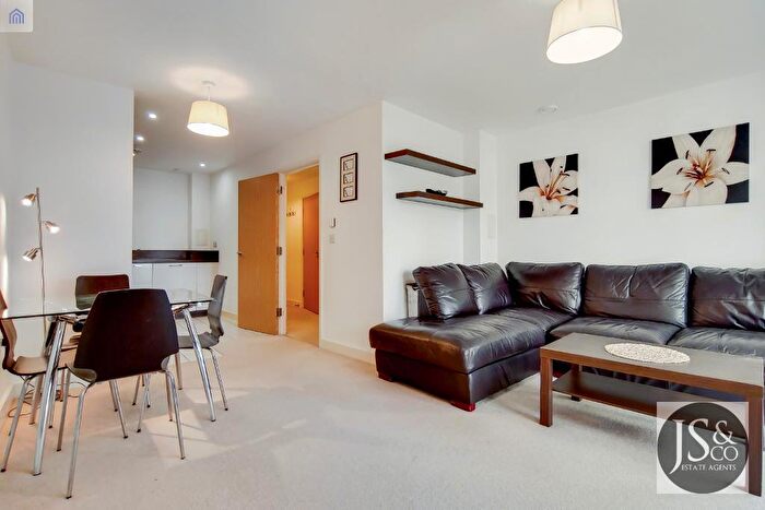 1 Bedroom Flat To Rent In Montreal House, Surrey, Quays Road, Canada Water, London, SE16