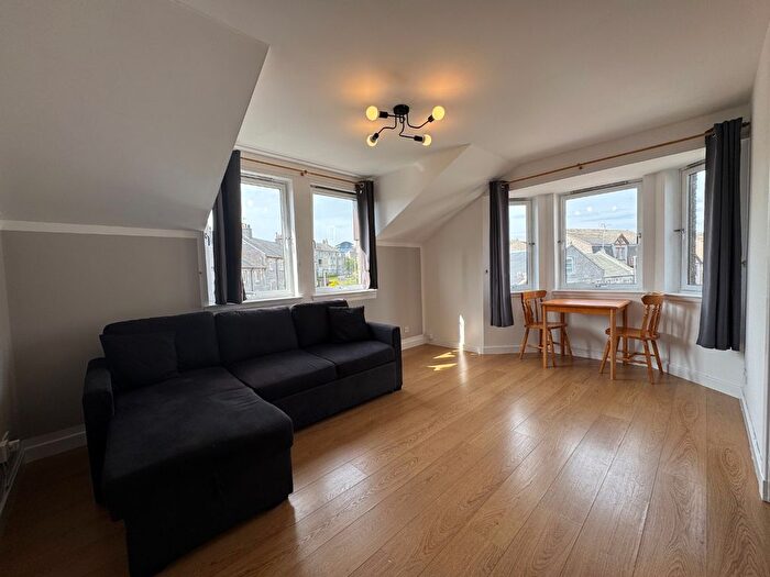 2 Bedroom Flat To Rent In Cherrybank Gardens, City Centre, Aberdeen, AB11