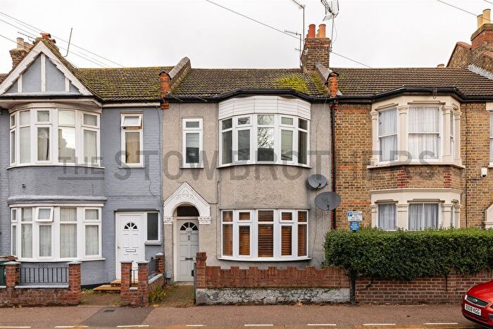 2 Bedroom Flat To Rent In Spruce Hills Road, London, E17