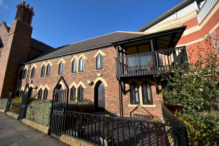 2 Bedroom Flat To Rent In Jacobins Chare, Newcastle Upon Tyne, NE1