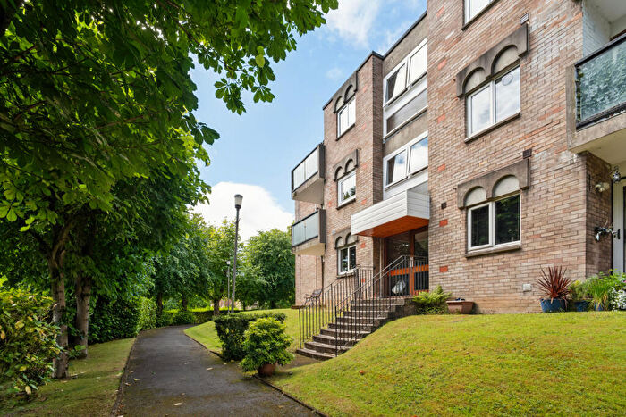 2 Bedroom Flat For Sale In Knowehead Gardens, Pollockshields, G41