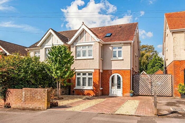 3 Bedroom Semi Detached House For Sale In Empire Road, Salisbury, SP2