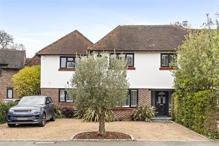 6 Bedroom Semi Detached House For Sale In Oatlands Close, Weybridge, Surrey, KT13
