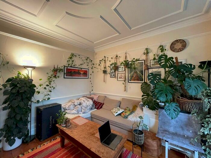 2 Bedroom Semi-Detached House To Rent In Windsor Road, London, N3