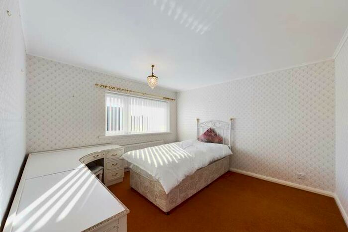 3 Bedroom Semi-Detached House For Sale In 25 Hopedene, Leam Lane, Gateshead, NE10