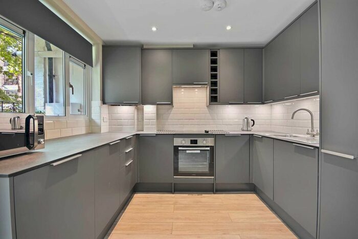 4 Bedroom Flat To Rent In Winthrop House, White City, W12