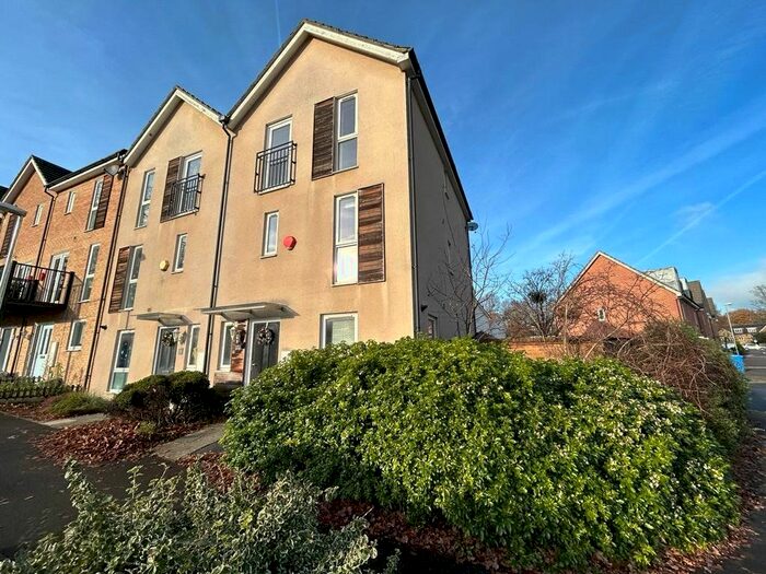 3 Bedroom Terraced House To Rent In Austin Way, Bracknell, Berkshire, RG12