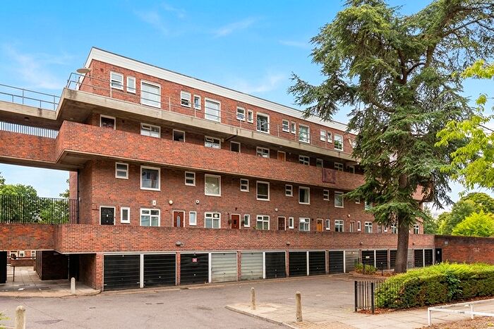 4 Bedroom Flat To Rent In Stoughton Close, London, SW15