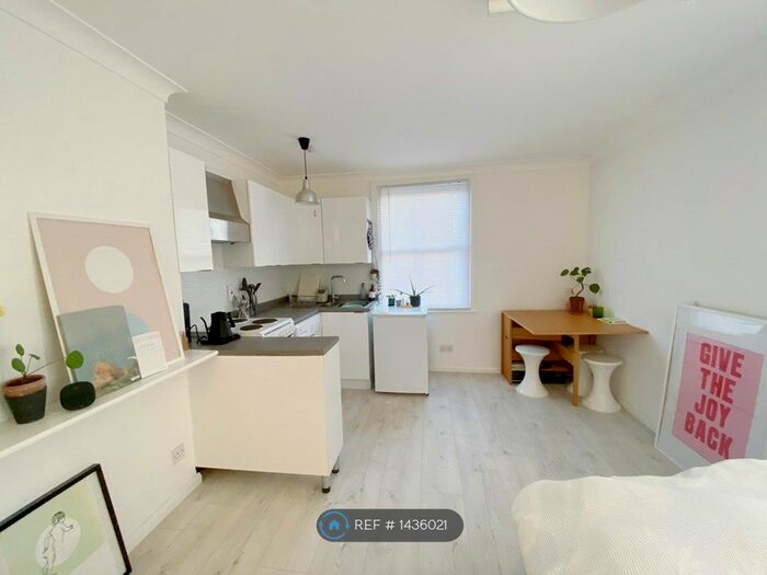 Studio To Rent In Oakhurst Grove, London, SE22