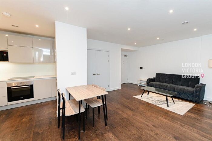 2 Bedroom Apartment To Rent In Tarling House, Walworth Square, London, SE17