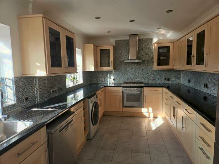 3 Bedroom Semi-Detached House To Rent In Ventnor Avenue, Stanmore, HA7