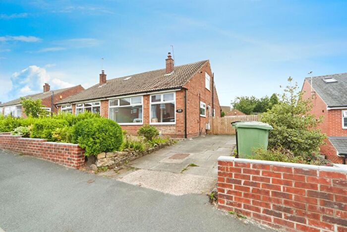 3 Bedroom Semi-Detached House For Sale In Half Mile Lane, Leeds, LS13