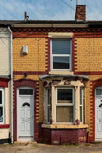 2 Bedroom Terraced House To Rent In Parton Street, Kensington, L6