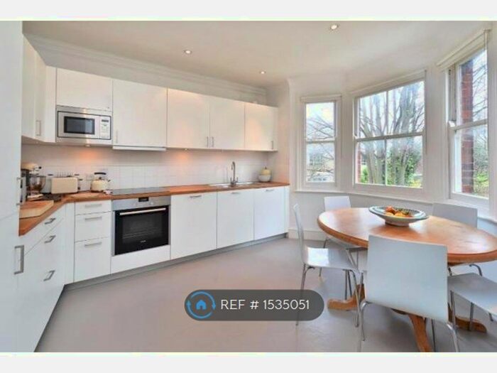 2 Bedroom Maisonette To Rent In Wallace Road, London, N1