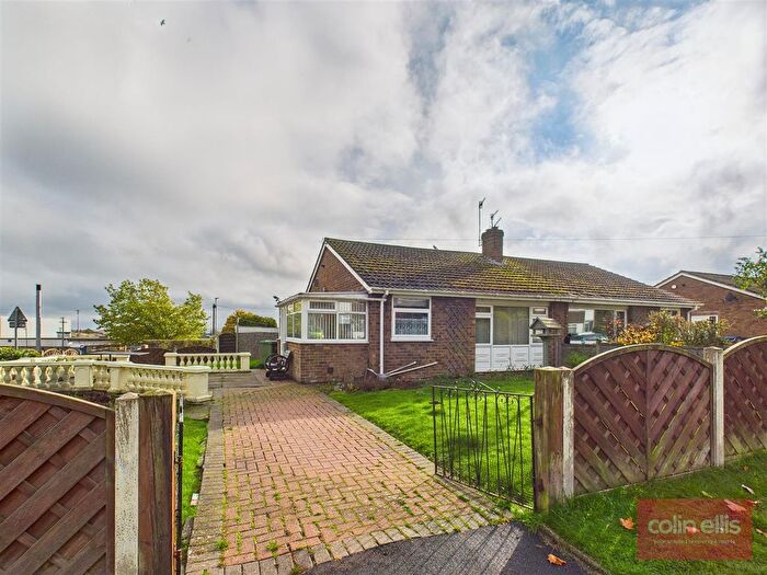 2 Bedroom Semi-detached Bungalow For Sale In High Moor Way, Eastfield, Scarborough, YO11