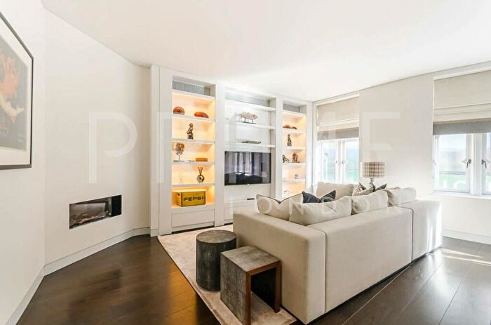 2 Bedroom Flat To Rent In Duke Street, Mayfair, London, W1K