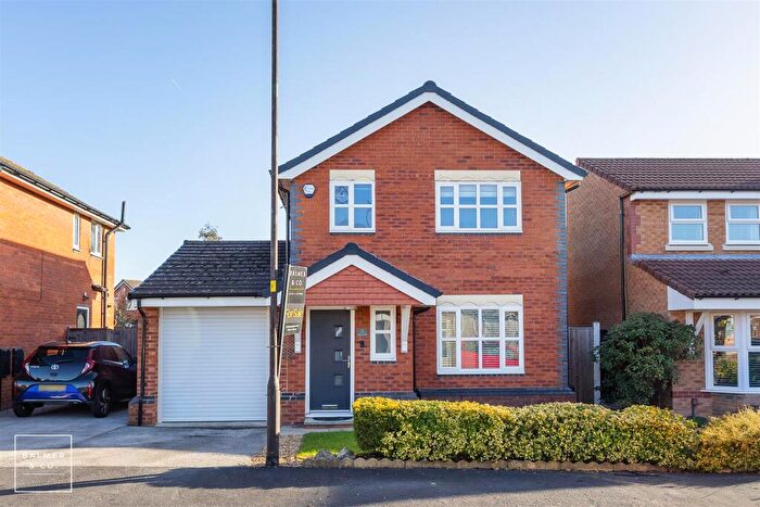 3 Bedroom Semi Detached House For Sale In Eggar Close, Tyldesley, M29
