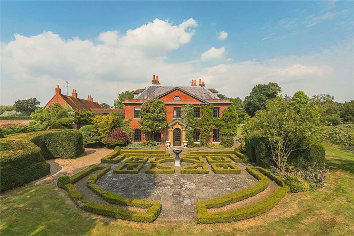 11 Bedroom Detached House To Rent In Hurst Lodge, Broad Common Road, Reading, RG10