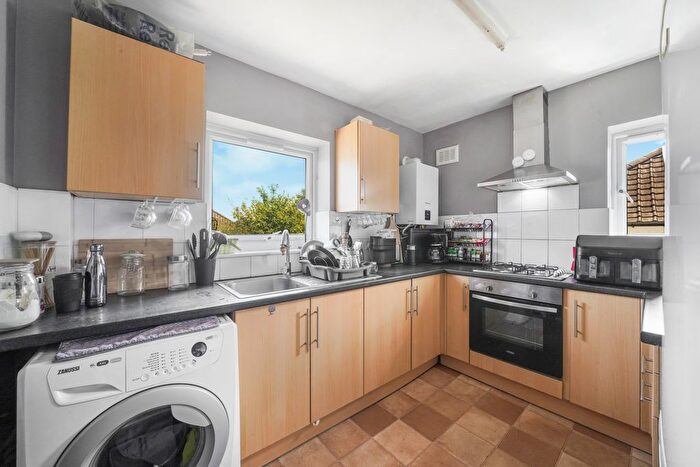 2 Bedroom Flat To Rent In Redesdale Gardens, Isleworth, TW7
