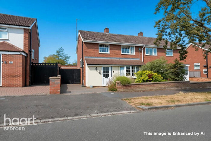 3 Bedroom Semi Detached House For Sale In Starling Way, Bedford, MK41