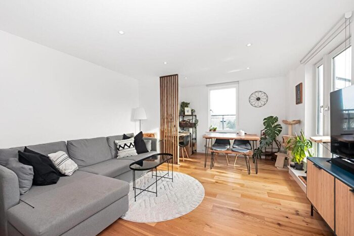 2 Bedroom Apartment For Sale In Perry Vale, Forest Hill, London, SE23