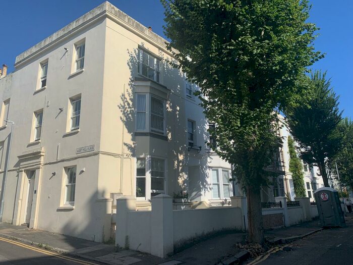 Flat To Rent In Buckingham Road, BN1
