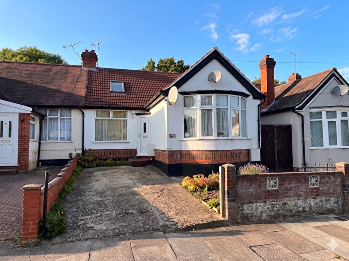 4 Bedroom Semi-Detached Bungalow For Sale In Atherstone Road, Luton, Bedfordshire, LU4