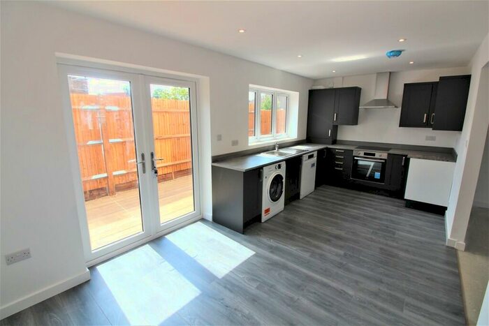 3 Bedroom Detached House To Rent In Stoneycroft Road, Woodford, IG8