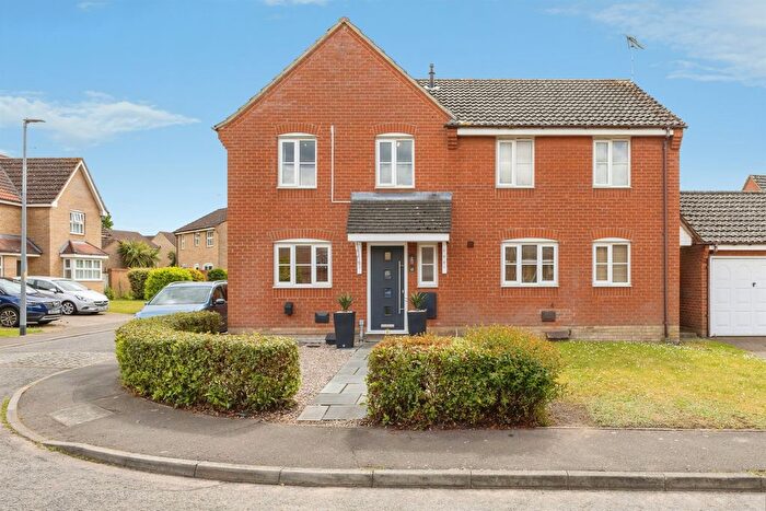 4 Bedroom Semi Detached House For Sale In Columbine Road, Horsford, Norwich, NR10
