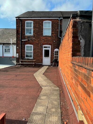 1 Bedroom Flat To Rent In High Street, West Bromwich, B70