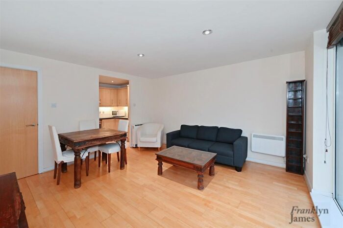 2 Bedroom Flat To Rent In Medland House, Branch Road, London, E14
