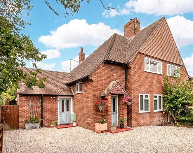 3 Bedroom Semi-Detached House For Sale In Richmere Road, Didcot, Oxfordshire, OX11
