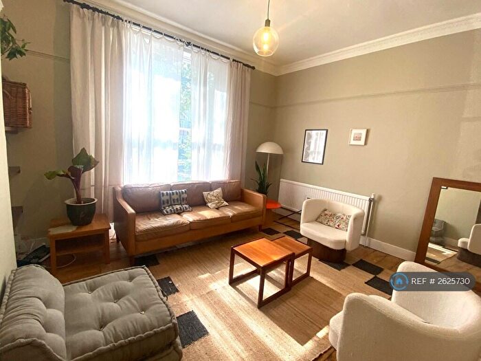 2 Bedroom Flat To Rent In New Cross Road, London, SE14