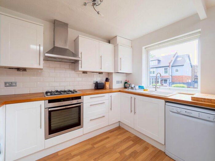 2 Bedroom Flat To Rent In Station Approach, Cheam, Sutton SM2