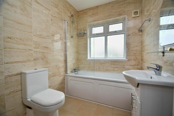 3 Bedroom Detached Bungalow To Rent In Milton Avenue, Barnet, EN5