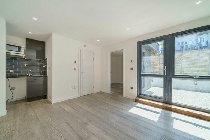 2 Bedroom Apartment To Rent In Overhill Road, East Dulwich, London, SE22