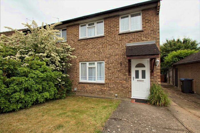 3 Bedroom Property To Rent In Willowmead, Hertford, SG14