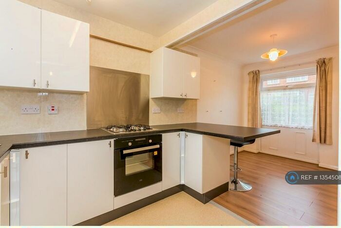 3 Bedroom Semi-Detached House To Rent In Tamworth Square, Sunderland, SR3