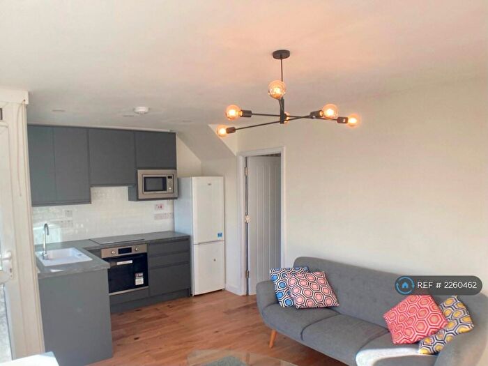 4 Bedroom Maisonette To Rent In Darwin Street, London, SE17