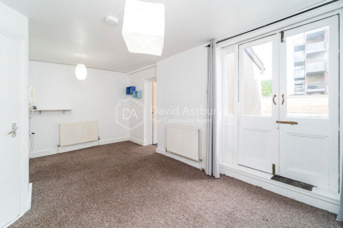 4 Bedroom Flat To Rent In High Street, Hornsey, London, N8