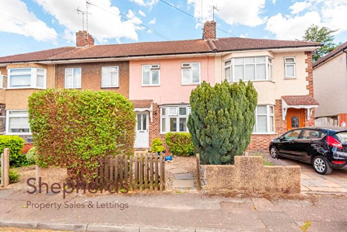 2 Bedroom Terraced House For Sale In Meadway, Hoddesdon, EN11