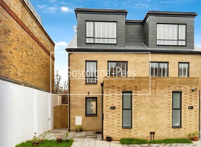 4 Bedroom House To Rent In Lime Court, Lime Grove, KT3