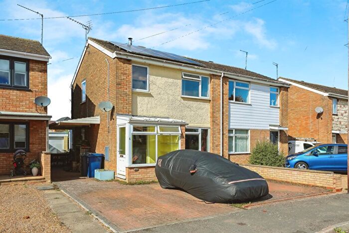 3 Bedroom Semi-Detached House For Sale In Milton Close, Ramsey, Huntingdon, PE26