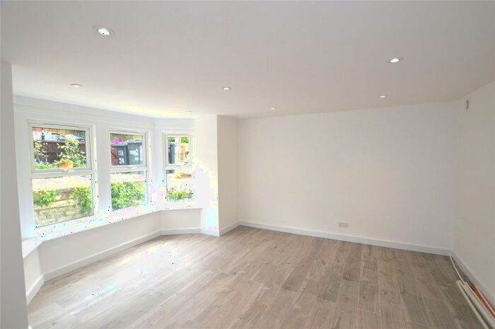 Studio To Rent In Gatestone Road, London, SE19