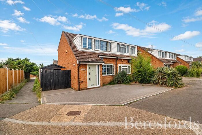 3 Bedroom Semi-Detached House For Sale In Cumberland Close, Braintree, CM7