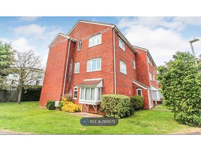 2 Bedroom Flat To Rent In Bexley Court, Reading, RG30