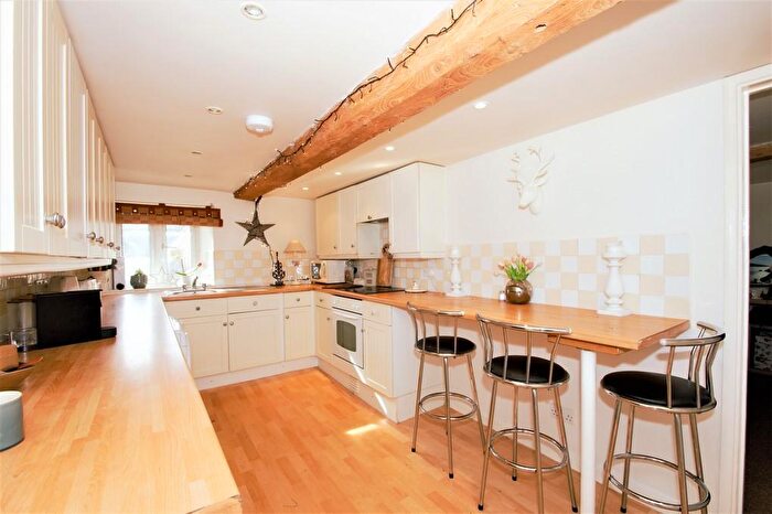 2 Bedroom Maisonette To Rent In High Street, Standlake, Oxon, OX29