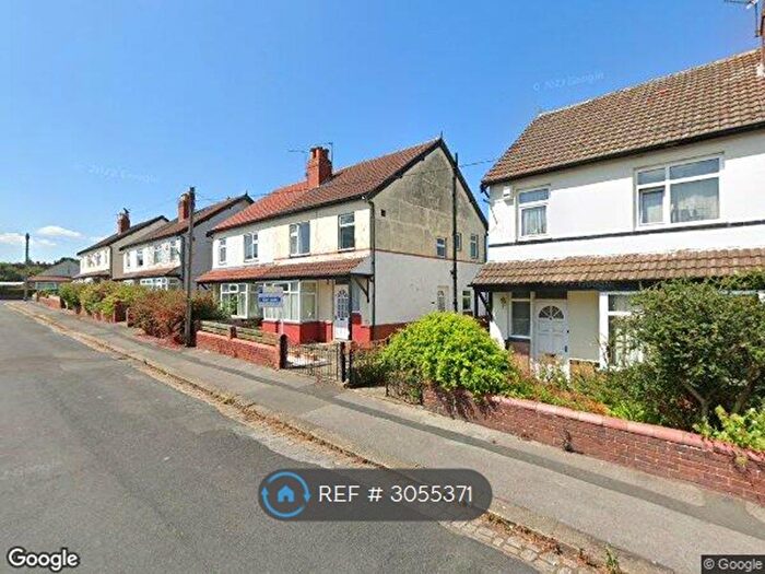 4 Bedroom Semi-Detached House To Rent In Halliday Mount, Leeds, LS12
